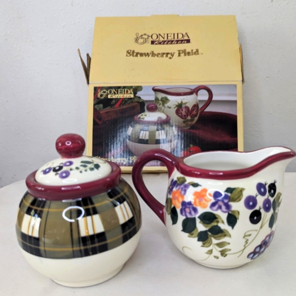 ONEIDA  Strawberry & Plaid Sugar & Creamer Set NIB